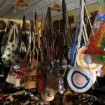 Aneka tas rajut dan anyaman yang dijual di Sentra Kerajinan Rajapolah/Foto: Indonesia Kaya