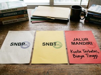 Komisi X DPR RI soroti ketimpangan jalur seleksi dan lamanya waktu SPMB 2026 yang berpotensi merugikan calon mahasiswa/Ilustrasi: Indoragamnewscom
