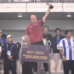 Pelatih Persib, Bojan Hodak mendapatkan penghargaan sebagai pelatih terbaik BRI Liga 1 musim 2025/2026/Foto: Muhamad Fari/Indoragamnewscom