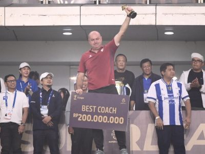 Pelatih Persib, Bojan Hodak mendapatkan penghargaan sebagai pelatih terbaik BRI Liga 1 musim 2025/2026/Foto: Muhamad Fari/Indoragamnewscom