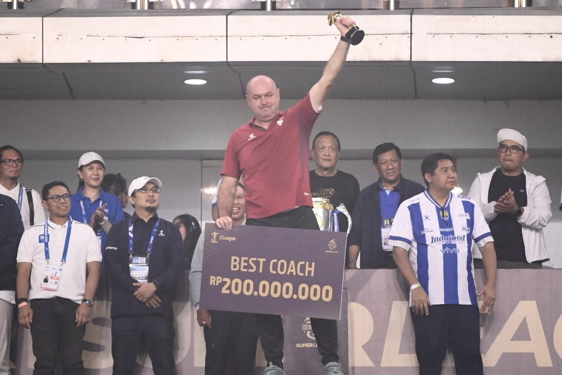 Pelatih Persib, Bojan Hodak mendapatkan penghargaan sebagai pelatih terbaik BRI Liga 1 musim 2025/2026/Foto: Muhamad Fari/Indoragamnewscom