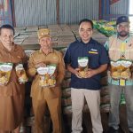 Pemkab Boven Digoel uji 2 juta kg beras dan 4.016 liter minyak sebelum disalurkan ke 112 kampung. Penerima bantuan 2026 melonjak jadi 10.004 KK.