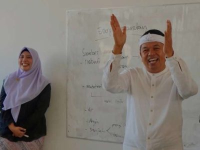 Gubernur Jabar Dedi Mulyadi fasilitasi 18 siswi SMKN 2 Garut ke salon untuk pemulihan mental usai polemik pemotongan rambut di sekolah.