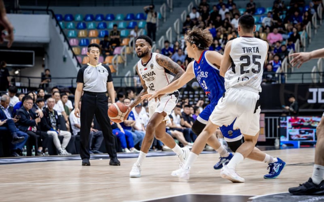 DJ Cooper jadi bintang comeback Dewa United Banten kalahkan Johor Southern Tigers 94-87, bawa tim lolos ke semifinal BCL Asia-East 2026.