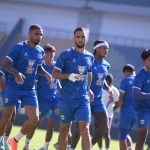 Para pemain persib sedang menjalani sesi latihan terakhir di Stadion Gelora Bandung Lautan Api (GBLA), Kota Bandung. Di tempat yang sama mereka akan menjamu PSIM, Senin (4/5/2026)/Foto: Muhamad Farid/Indoragamnewscom