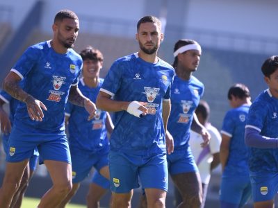 Para pemain persib sedang menjalani sesi latihan di Stadion Gelora Bandung Lautan Api (GBLA), Kota Bandung/Foto: Muhamad Farid/Indoragamnewscom