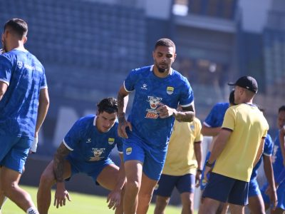 Bek Persib Bandung Layvin Kurzawa saat berlatih/Foto: Muhamad Farid/Indoragamnewscom
