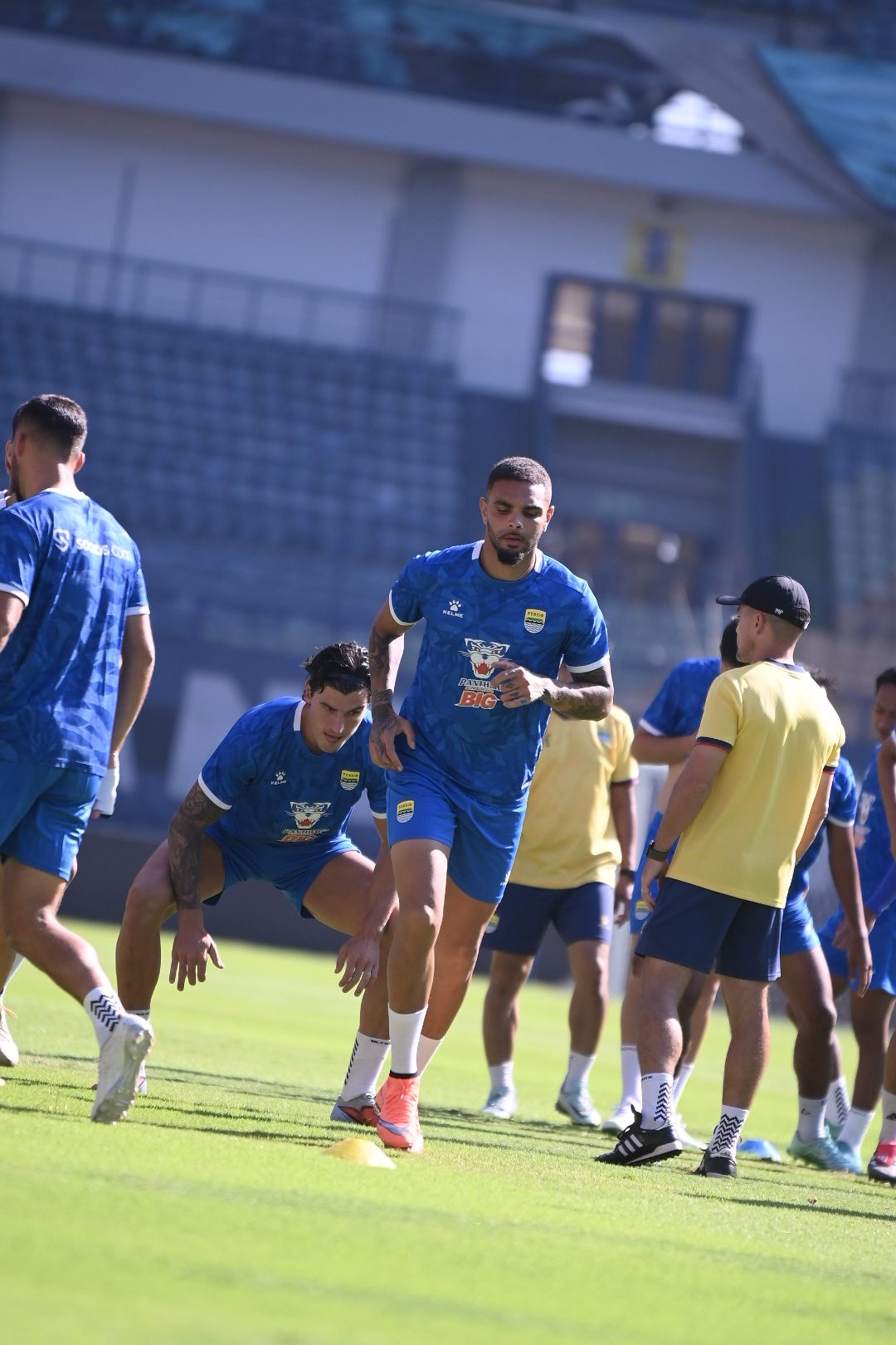 Bek Persib Bandung Layvin Kurzawa saat berlatih/Foto: Muhamad Farid/Indoragamnewscom