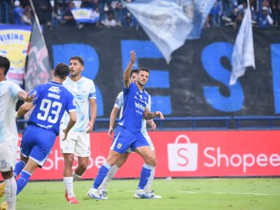 Bek Persib Bandung, Patricio Matricardi selebrasi usai mencetak gol cepat ke gawang PSIM Yogyakarta di Stadion GBLA, Senin (4/5/2026)/Foto: Muhamad Farid/Indoragamnewscom