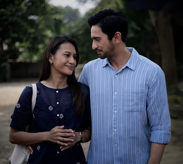Poster film Keluarga Suami Adalah Hama dengan Raihaanun dan Omar Daniel sebagai pasangan suami istri/Foto: Istagram