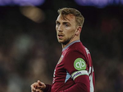 Manchester United, Liverpool, dan Chelsea siap rebut Jarrod Bowen jika West Ham terdegradasi. United bahkan berniat memainkannya di posisi sayap kiri.