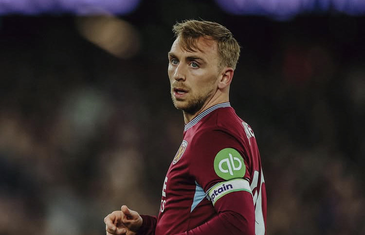 Manchester United, Liverpool, dan Chelsea siap rebut Jarrod Bowen jika West Ham terdegradasi. United bahkan berniat memainkannya di posisi sayap kiri.