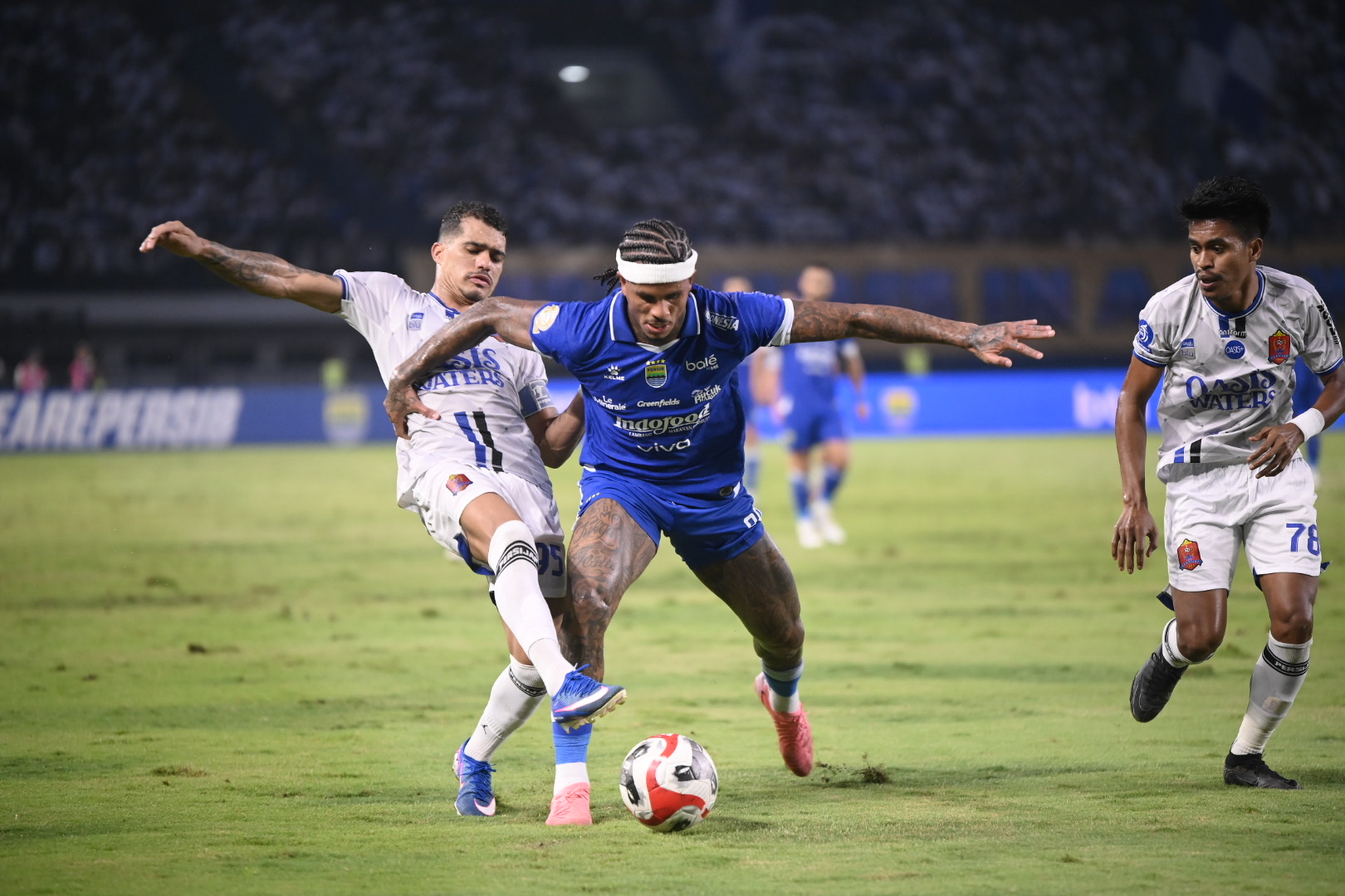 Persib Bandung juara Super League 2025/2026 usai imbang 0-0 lawan Persijap di GBLA. Three-peat tercatat dalam sejarah kompetisi Indonesia.