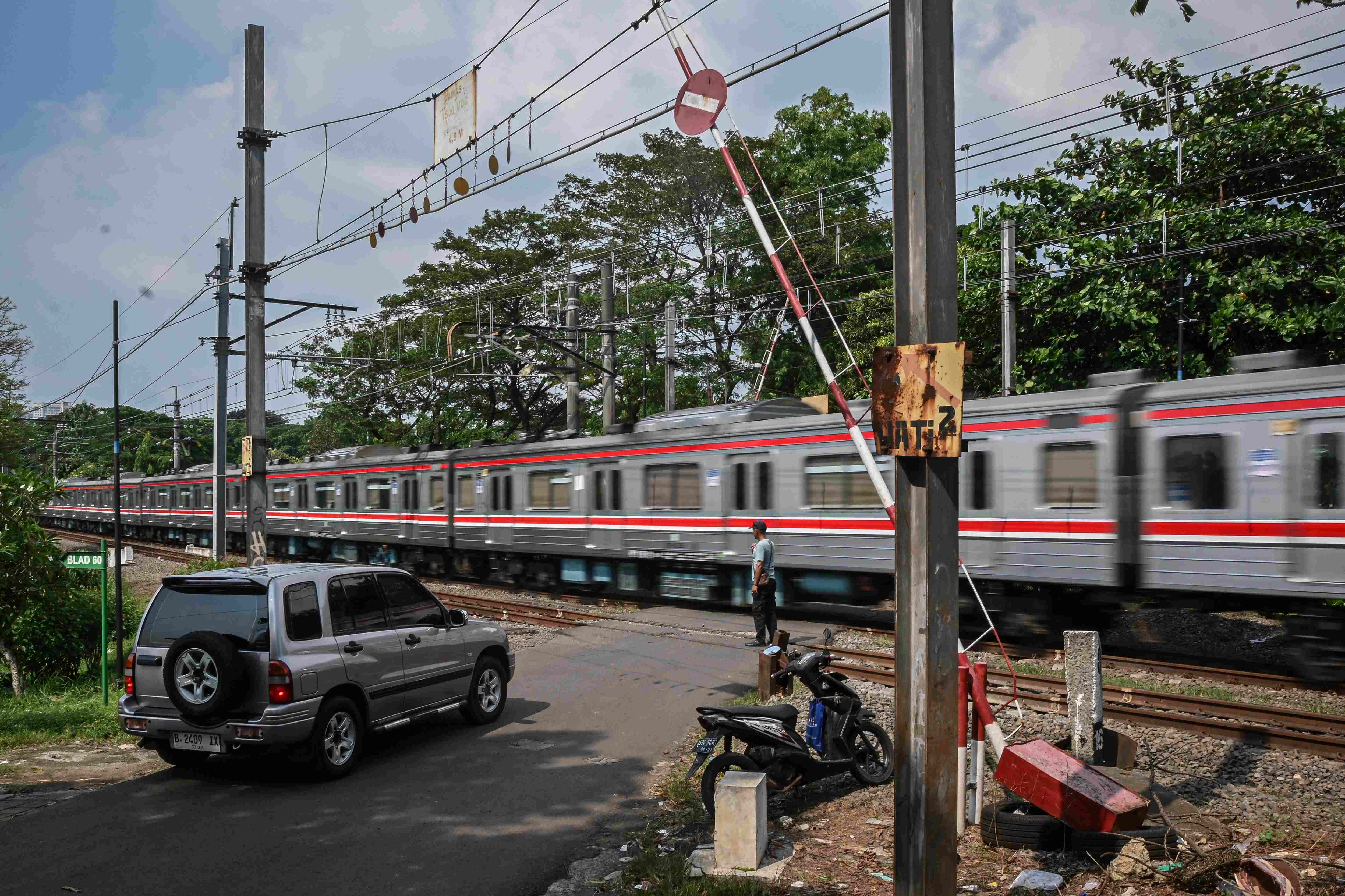 KAI targetkan 18.297 pegawai bersertifikasi pada 2026, meliputi pengatur jalan hingga petugas perawatan rel. Jumlah ini meningkat pesat dalam empat tahun terakhir.
