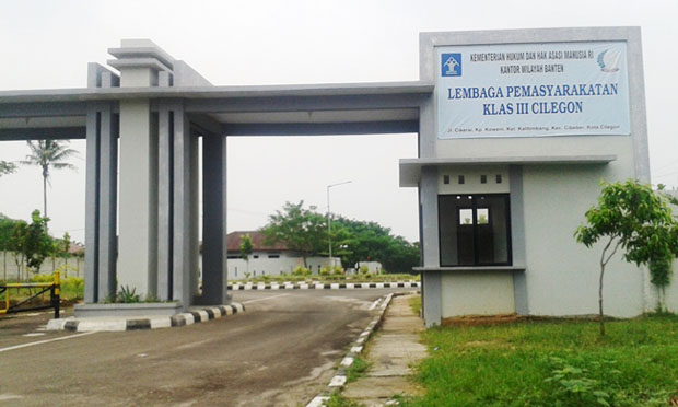 Ditjenpas bantah video viral soal sel mewah dan penggunaan ponsel di Lapas Cilegon. Kepala lapas sebut konten tersebut bukan bagian dari fasilitas lapas.