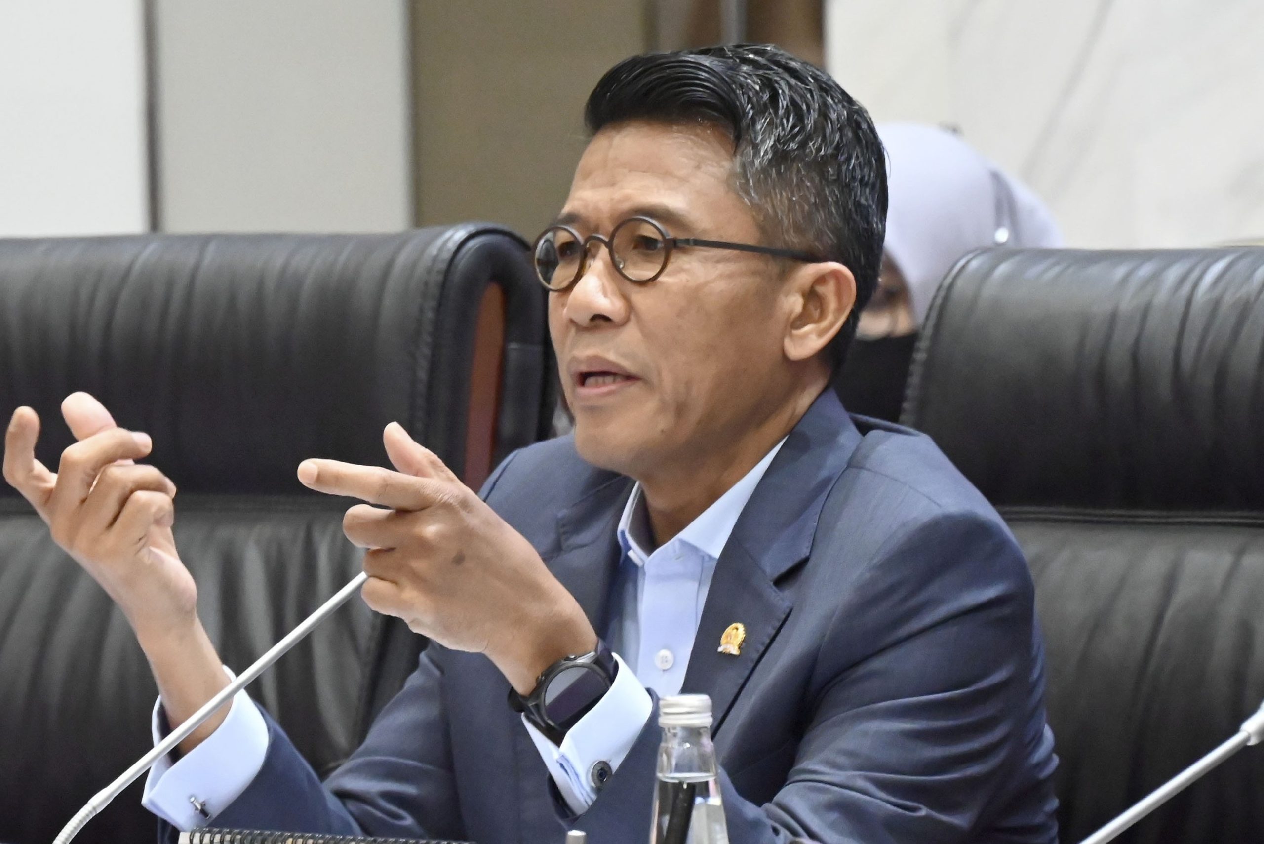 Ketua Komisi XI DPR Misbakhun ingatkan BI jaga asumsi nilai tukar Rp16.500 yang jadi kesepakatan politik. Bandingkan dengan era Habibie rupiah pernah Rp6.000.