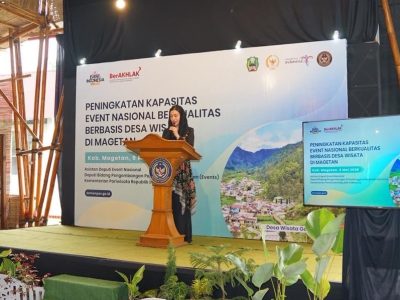 Anggota Komisi VII DPR RI Novita Hardini memberikan sambutan di acara Peningkatan Kapasitas Event Nasional Berkualitas Berbasis Desa Wisata di Magetan