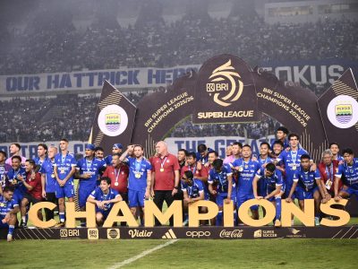 Persib Bandung resmi jadi klub pertama Indonesia yang meraih hattrick juara liga usai menjuarai Super League 2025/2026. Total lima gelar di era profesional.