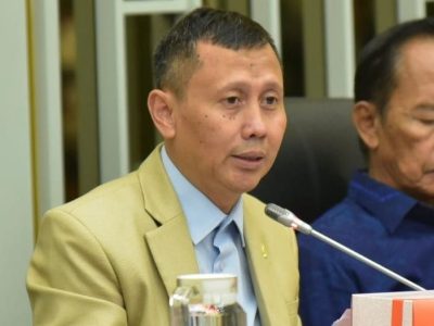 Distribusi kambing dari Surabaya ke Balikpapan terhambat karena minim kapal pengangkut ternak. Anggota Komisi IV DPR Slamet desak pemerintah susun SOP nasional pengangkutan hewan hidup.