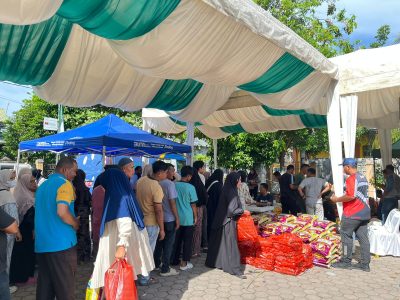 Pemkot Banda Aceh gelar pasar murah Iduladha. Paket sembako berisi beras, telur, minyak goreng, gula hanya Rp203 ribu. Subsidi Rp99 ribu per paket.