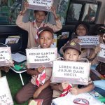 Wakil Ketua Komisi X DPR MY Esti Wijayanti peringatkan pemerintah soal akses pendidikan anak Indonesia di Hardiknas 2026. Jangan ada anak tak bisa sekolah.