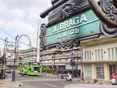 Salah satu tempat tujuan wisatawan JL. Braga, Kota Bandung