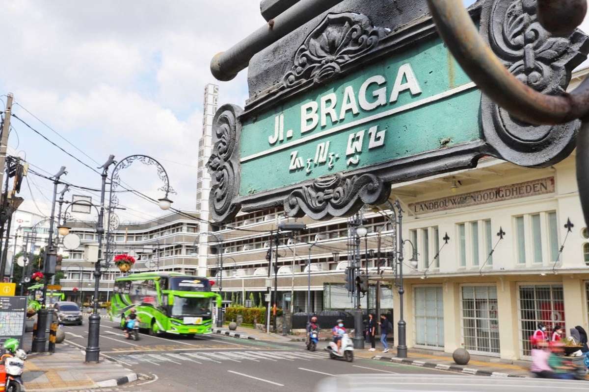 Salah satu tempat tujuan wisatawan JL. Braga, Kota Bandung