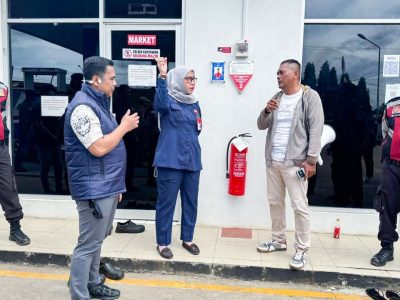 Wali Kota Banjarbaru Erna Lisa Halaby sidak tiga SPBU usai laporan antrean panjang kendaraan. Pasokan BBM dipastikan aman, warga diminta tidak panic buying.