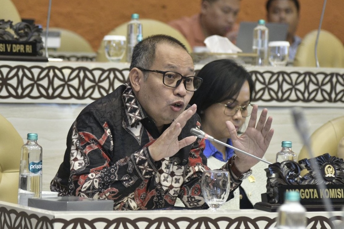 Anggota DPR Sofwan Dedy Ardyanto soroti tumpang tindih Koperasi Merah Putih dan BUMDes. Kepala desa bingung, minta regulasi jelas.