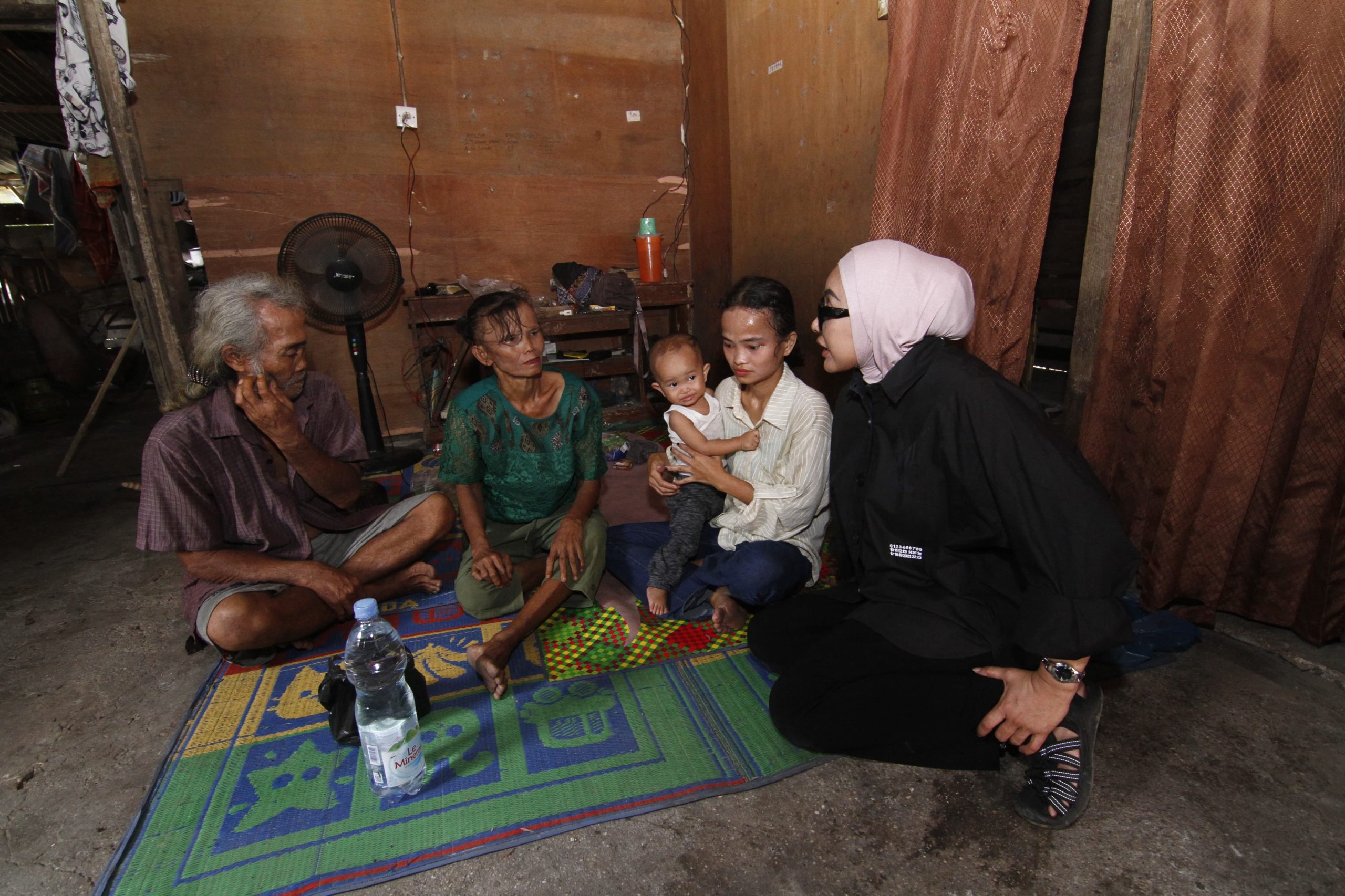 Anggota DPR RI Dewi Juliani berbincang dengan masyarakat Bengkalis/Foto: Humas DPR RI