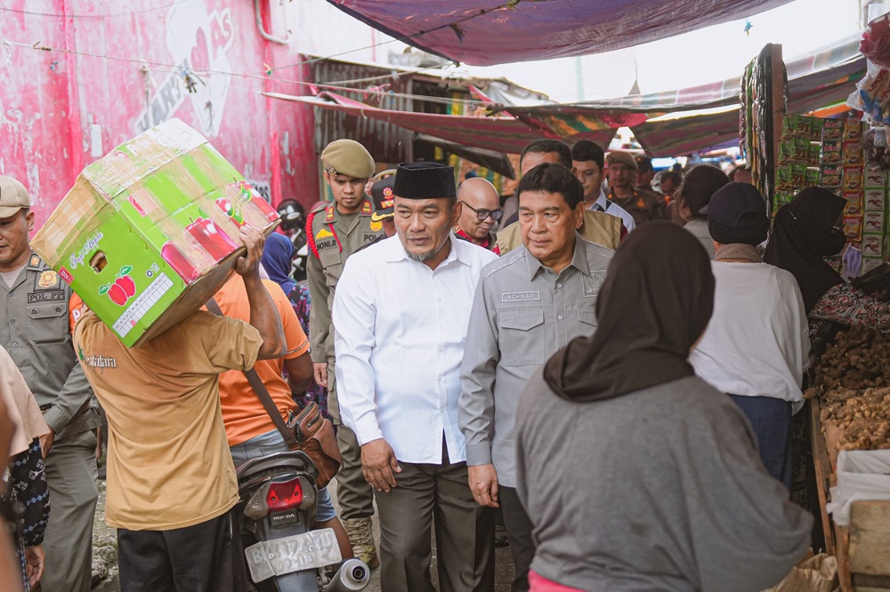 Pemko Dumai perketat pengawasan distribusi Minyakita. Wakil Wali Kota turun ke pasar dan produsen untuk jaga stok dan stabilitas harga.