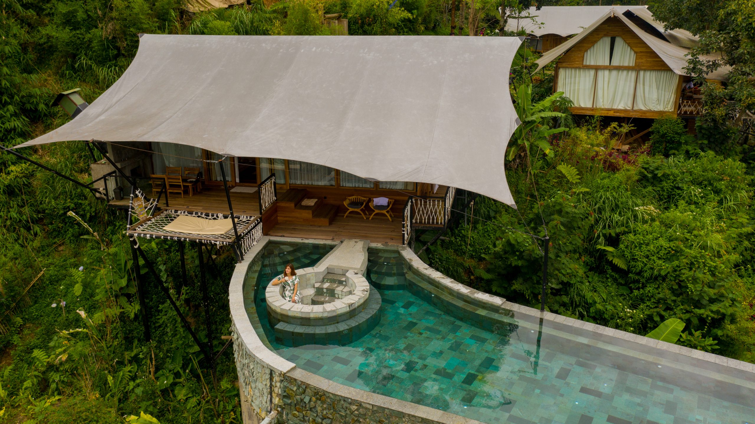 Glamping Legok Kondang Lodge di Ciwidey tawarkan private pool di setiap tenda. Ketinggian 2.089 mdpl, fasilitas outbound, trekking, dan api unggun/Foto: Disparbud Jabar