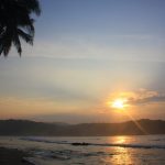 Pantai Karang Bereum di Lebak, Banten, tawarkan sunrise dengan semburat merah di karang/Foto: Indonesia Kaya