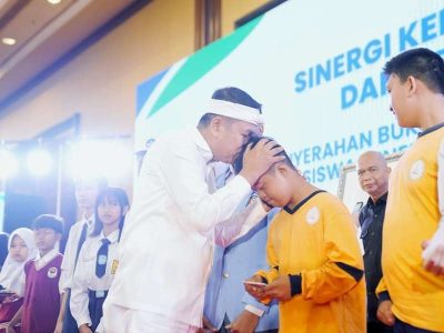 Gubernur Jabar Dedi Mulyadi umumkan mulai tahun ajaran baru, masyarakat kurang mampu tidak perlu bayar sekolah. Program ini didukung PIP dan pengawasan ketat Kejaksaan.