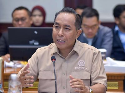 Anggota Komisi V DPR Mori Hanafi kritik lambatnya pengungkapan penyebab kecelakaan kereta di Bekasi. Kecelakaan dinilai sederhana, bukan kasus rumit.