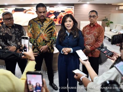 Menteri Komdigi Meutya Hafid dan Menteri UMKM Maman Abdurrahman usai pertemuan membahas dugaan abuse market di platform e-commerce/Foto: Humas Kemkomdigi