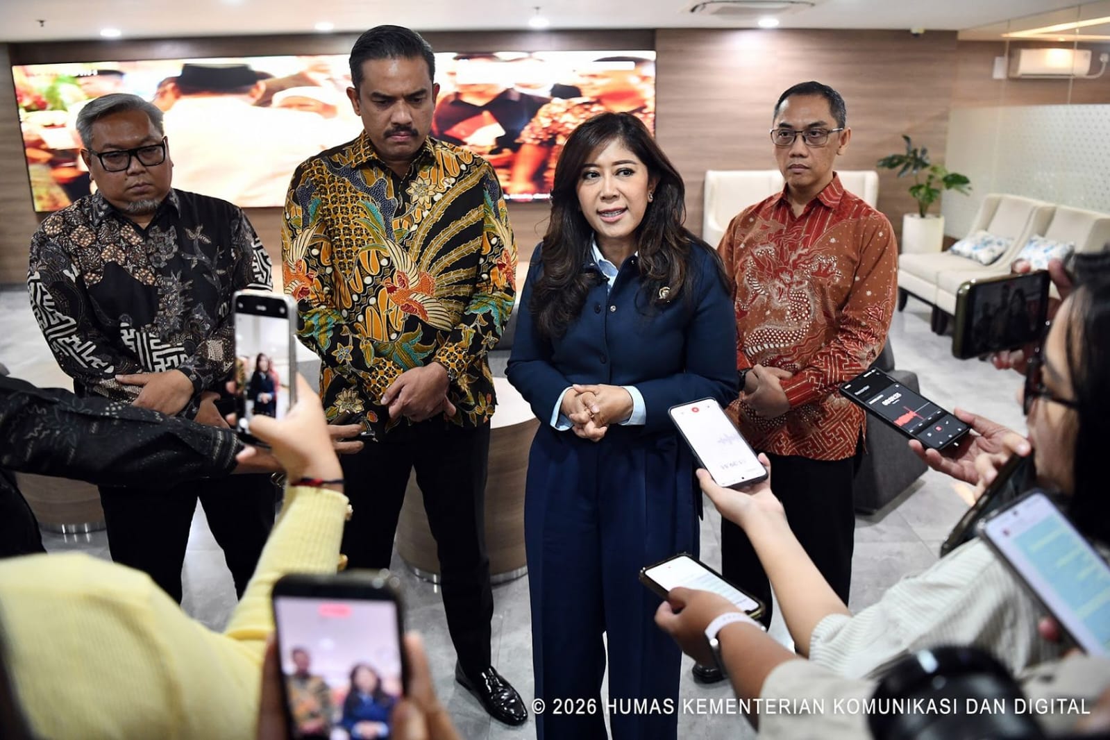 Menteri Komdigi Meutya Hafid dan Menteri UMKM Maman Abdurrahman usai pertemuan membahas dugaan abuse market di platform e-commerce/Foto: Humas Kemkomdigi