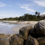 Pantai Pasir Padi di Pangkalpinang punya pasir padat beralas timah, ombak tenang, dan menjadi venue balap motor dunia/Foto: Indonesia Kaya