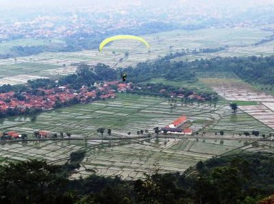 Paralayang Gunung Panten Majalengka: take-off 1.300 mdpl, view Gunung Ciremai/Foto: Disparbud Jabar
