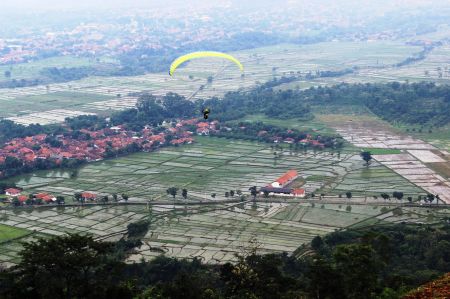 Paralayang Gunung Panten Majalengka: take-off 1.300 mdpl, view Gunung Ciremai/Foto: Disparbud Jabar