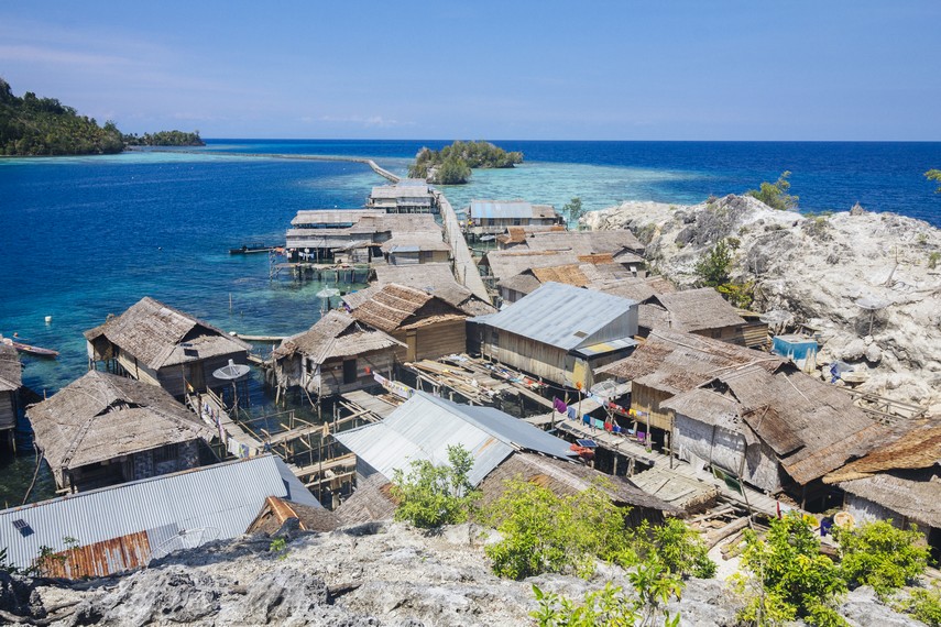 Suku Bajo di kawasan Taman Nasional Kepulauan Togean merubah gaya hidup nomaden menjadi menetap sekaligus menginspirasi film Avatar 2 karya James Cameron.