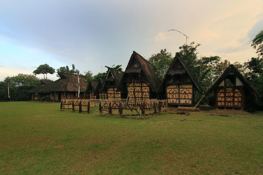 Lumbung padi, salah satu bangunan yang ada di kawasan Kampung Budaya Sindang Barang/Foto: Indonesia Kaya