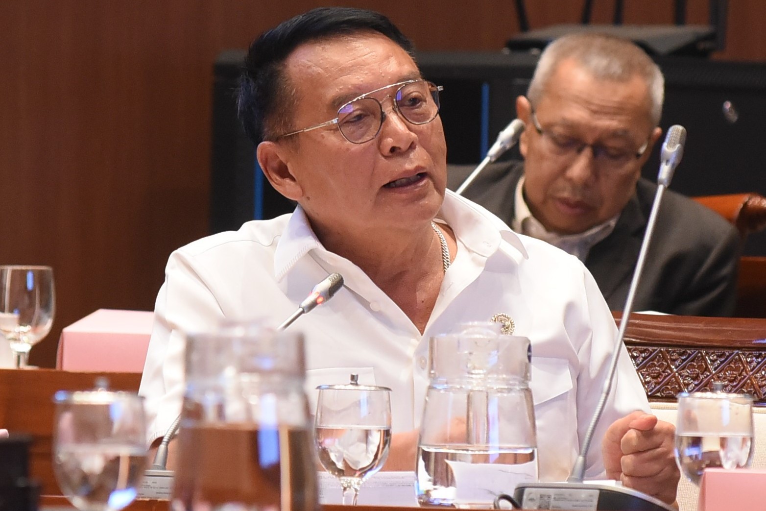 Anggota Komisi I DPR TB Hasanuddin minta pemerintah hati-hati soal tawaran MRO pesawat C-130 Hercules di Bandara Kertajati. Kekhawatiran muncul fasilitas itu jadi pangkalan militer terselubung AS.