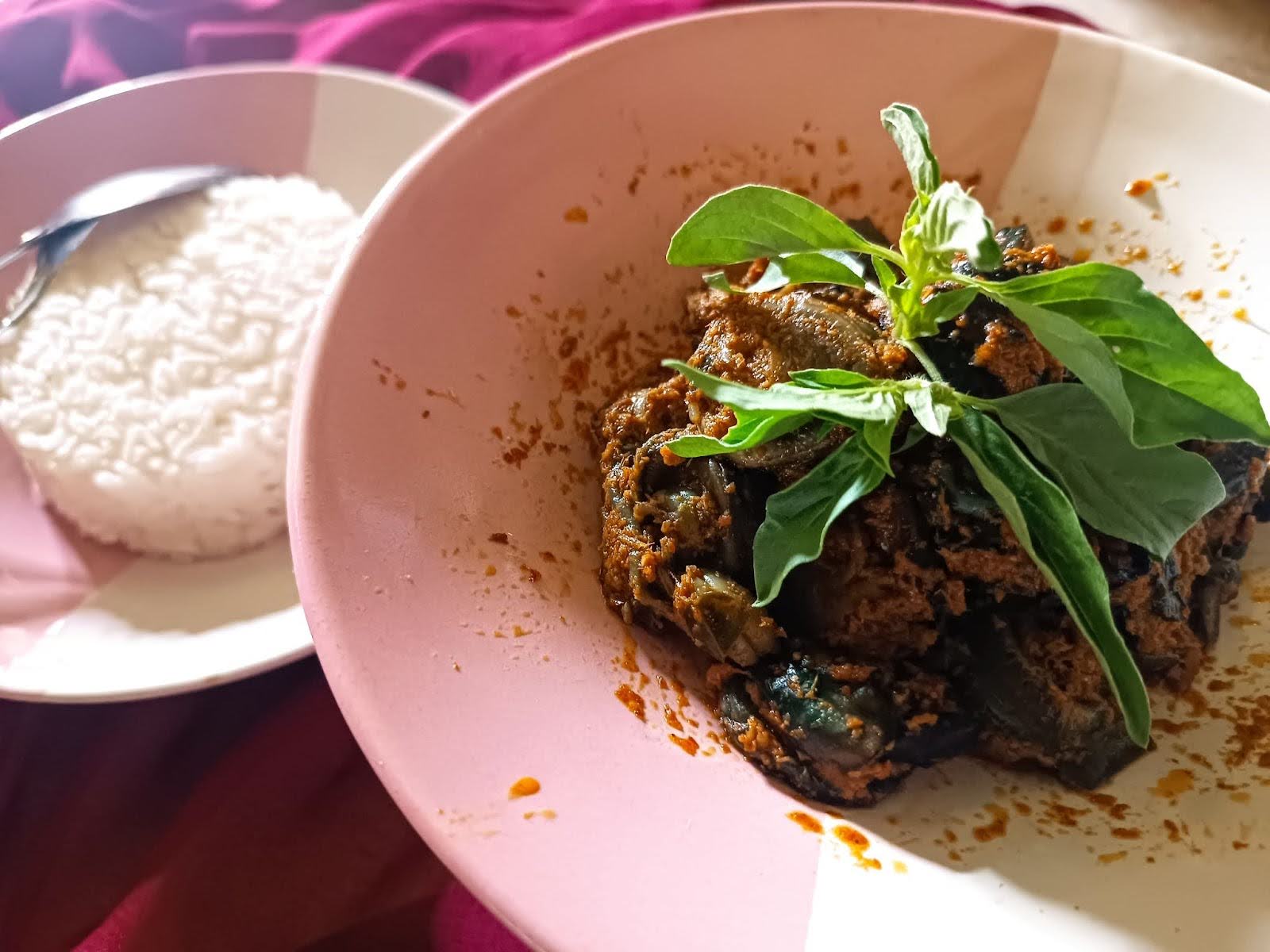 Suku Tidung di Bulungan berjuang melestarikan kuliner langka temberungun, keong bakau kaya protein yang terancam punah akibat kerusakan habitat.