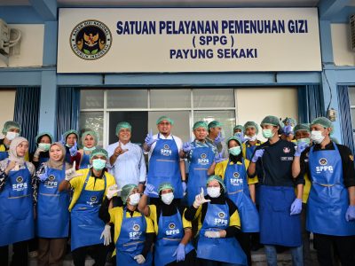 Anggota DPR RI Andre Rosiade usai meninjau salah satu dapur MBG di Pekanbaru bersama Wali Kota Agung Nugroho, Pekanbaru/Foto: Humas DPR RI