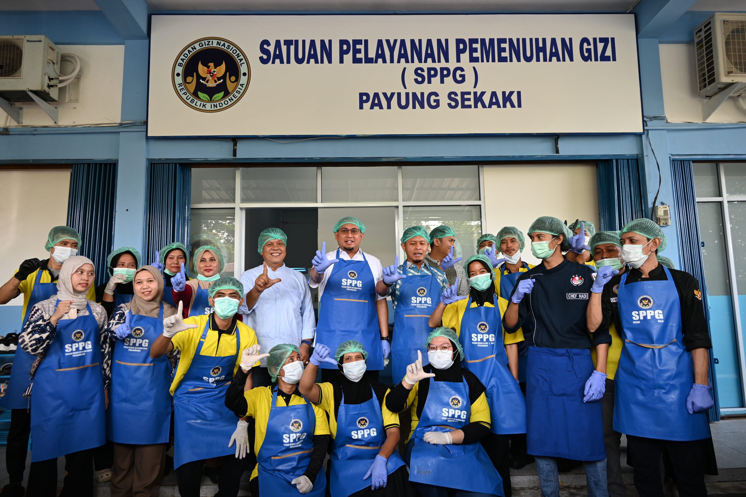 Anggota DPR RI Andre Rosiade usai meninjau salah satu dapur MBG di Pekanbaru bersama Wali Kota Agung Nugroho, Pekanbaru/Foto: Humas DPR RI