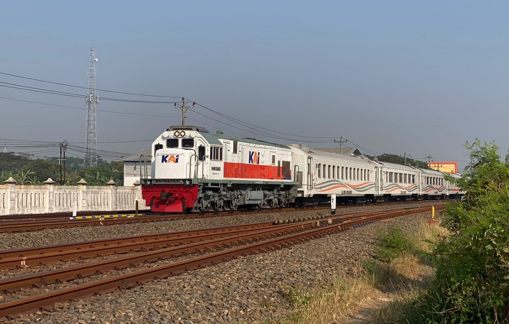 Bupati Batang M. Faiz Kurniawan dorong KA Argo Bromo Anggrek berhenti di Stasiun Batang. Joglosemarkerto disebut beri respons positif dari masyarakat/Foto: Istimewa