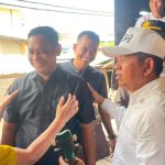 Gubernur Jawa Barat Dedi Mulyadi saat berdialog dengan pedagang di Pasar Ramayana Cikarang Utara, Kamis (11/6/2026)/Foto: Humas Pemprov Jabar