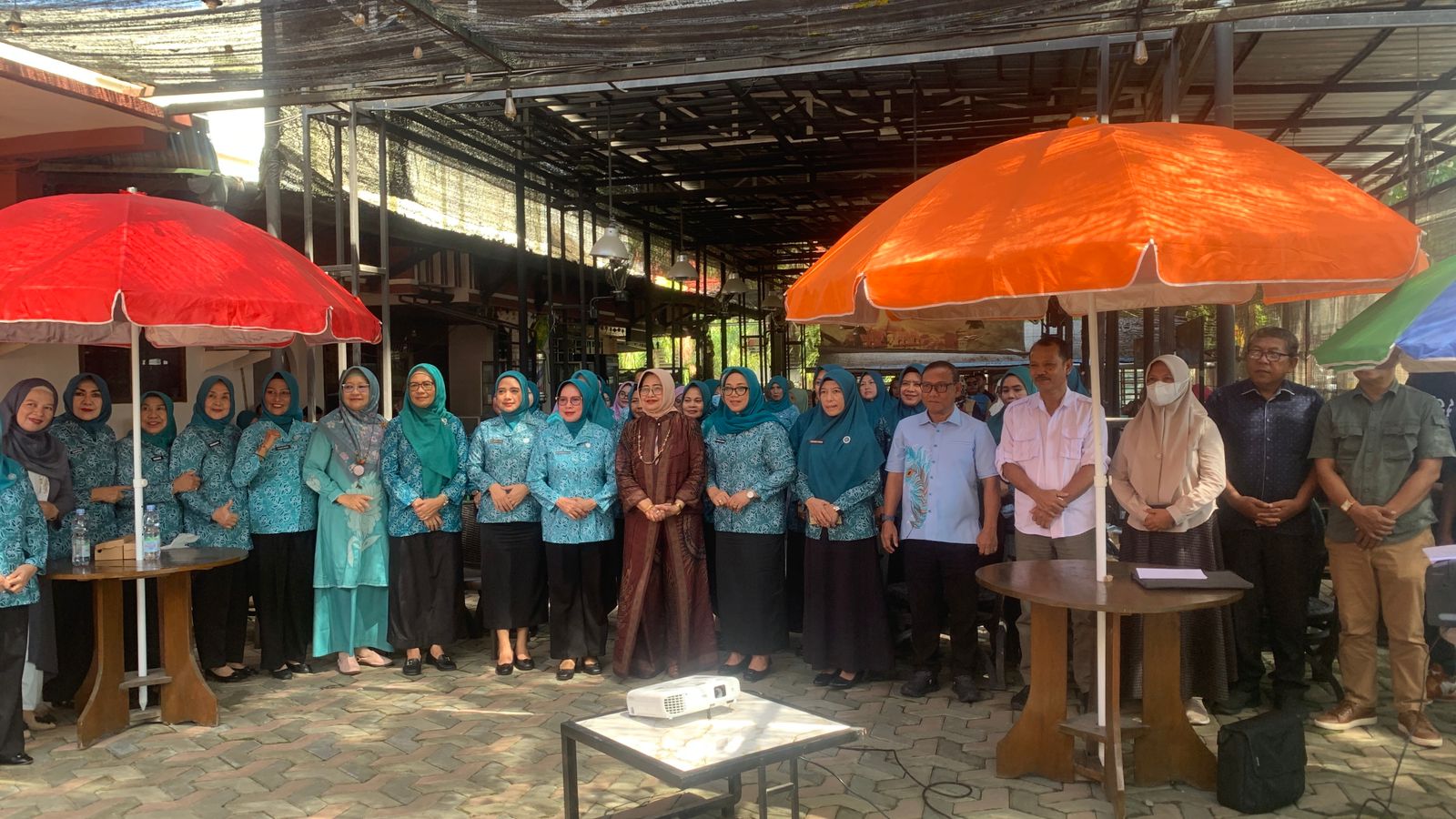 TP PKK Gorontalo luncurkan buku Rumah Dilan dan program pemberdayaan ekonomi dengan fokus pada tata boga, kuliner, serta kelompok disabilitas dan lansia.