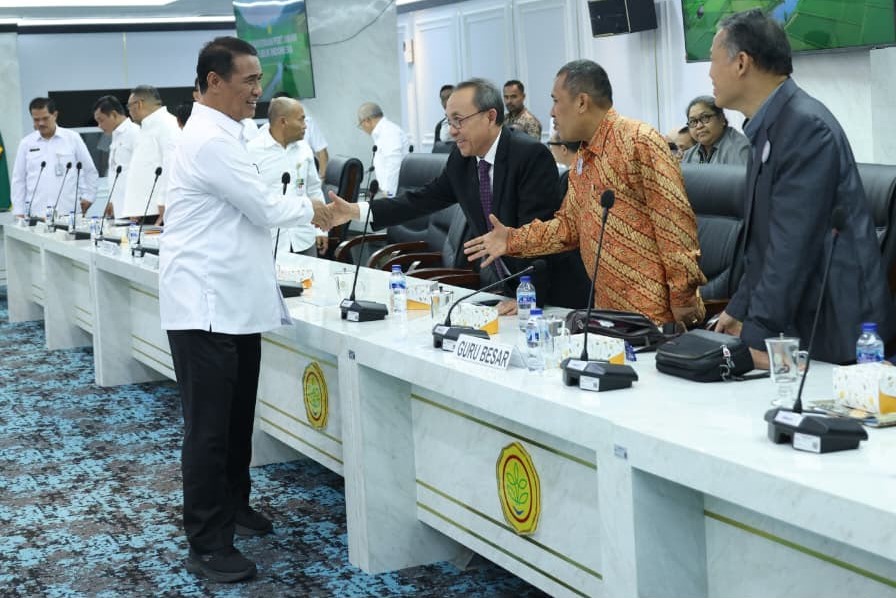 Menteri Pertanian Andi Amran Sulaiman saat audiensi dengan peternak petelur di Kantor Pusat Kementerian Pertanian, Selasa (9/6/2026)/Foto: Humas Kementan